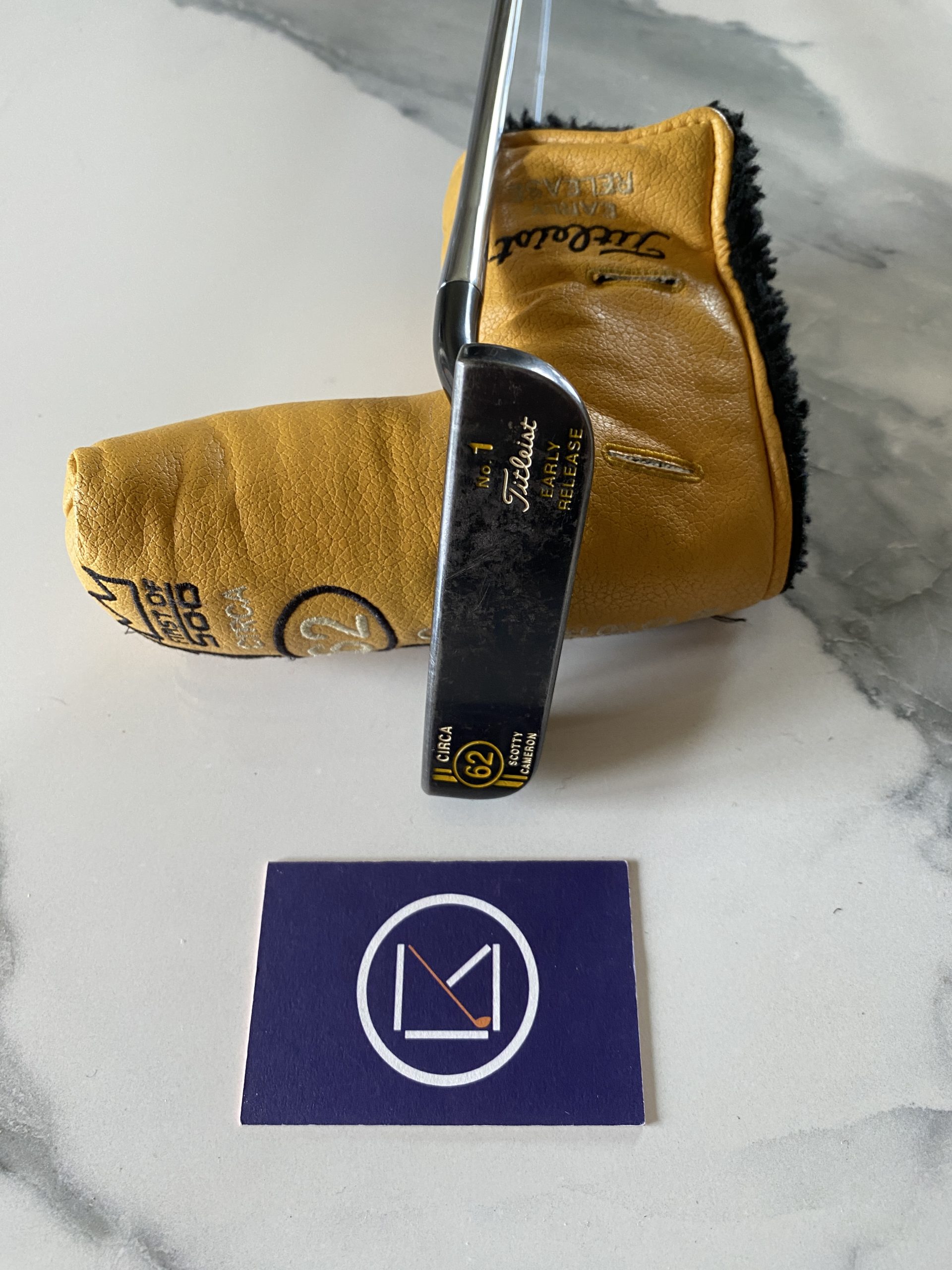 Putter Scotty Cameron Circa 62 NO. 1 Early Release (First of 500) Club de golf : Lame Putter Titleist Scotty Cameron Circa 62 numéro 1 Early release first of 500 Shaft 35 inch à vendre neuf et occasion, grip en cuir outlet, neuf, promotions et destockage, avec cover clubmaking et fitting France et Luxembourg Belgique