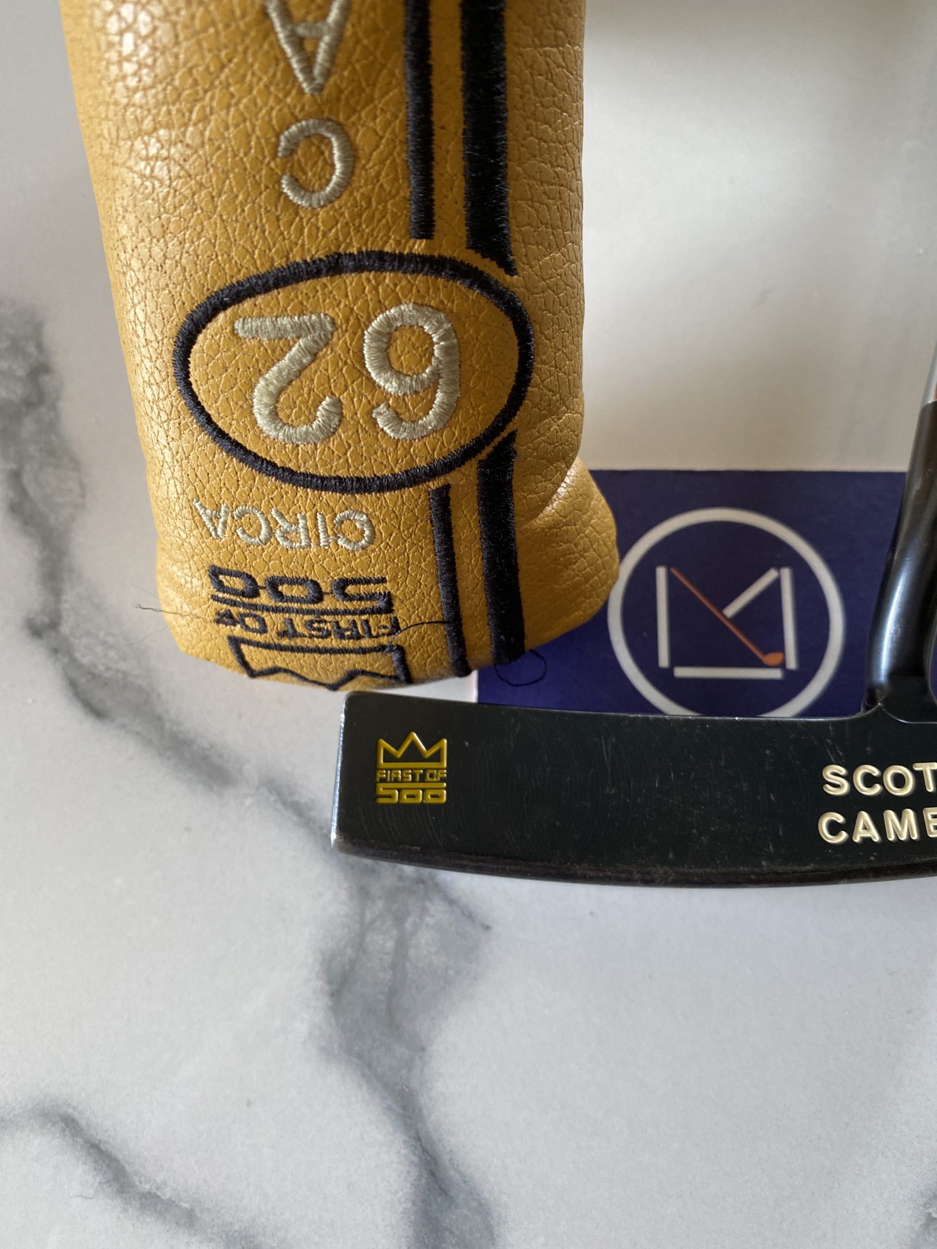 Putter Scotty Cameron Circa 62 NO. 1 Early Release (First of 500) Club de golf : Lame Putter Titleist Scotty Cameron Circa 62 numéro 1 Early release first of 500 Shaft 35 inch à vendre neuf et occasion, grip en cuir outlet, neuf, promotions et destockage, avec cover clubmaking et fitting France et Luxembourg Belgique
