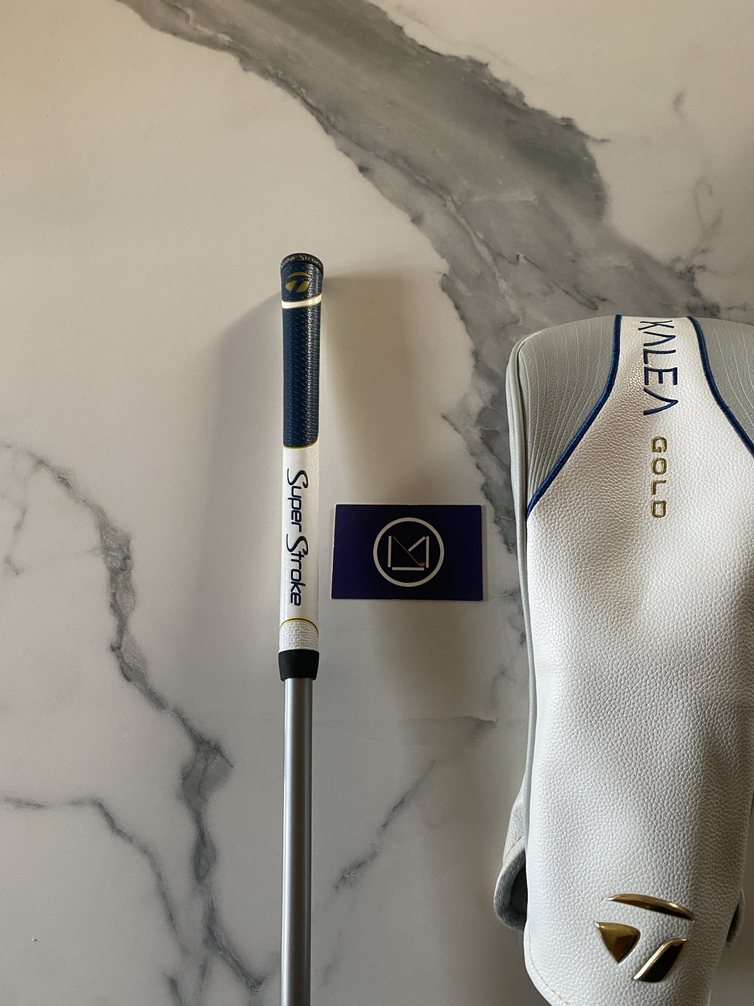 Driver Taylormade Kalea gold femme #13.5 Club de golf : Driver Droitier Droitière Loft 13.5 réglable Shaft Graphite 40 SOFT LITE Ladies Femme, grip Golf Superstroke à vendre outlet, neuf, et occasion promotions et destockage, avec cover clubmaking et fitting France et Luxembourg Belgique